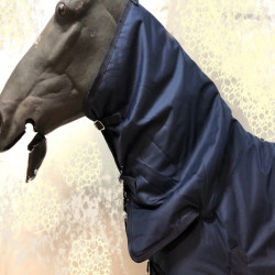 MANTA IMPERMEABLE CON CUELLO