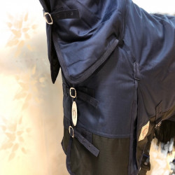 MANTA IMPERMEABLE CON CUELLO