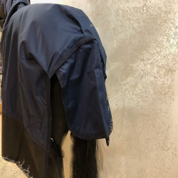 MANTA IMPERMEABLE CON CUELLO